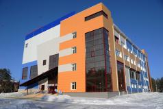Физкультурно-спортивный центр с бассейном и спортзалом в г. Лесосибирске